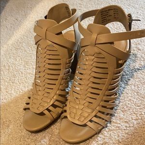 Brand New Women’s Heel - 6.5 US